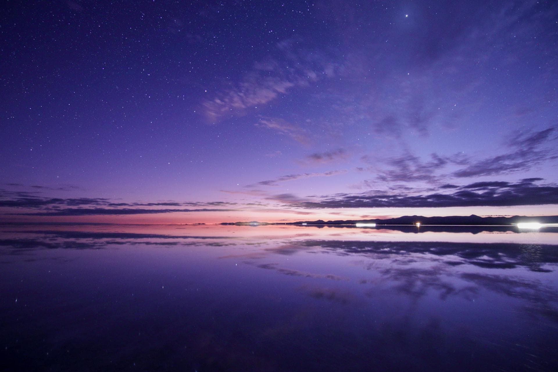Vista del Salar de Uyuni al atardecer — video